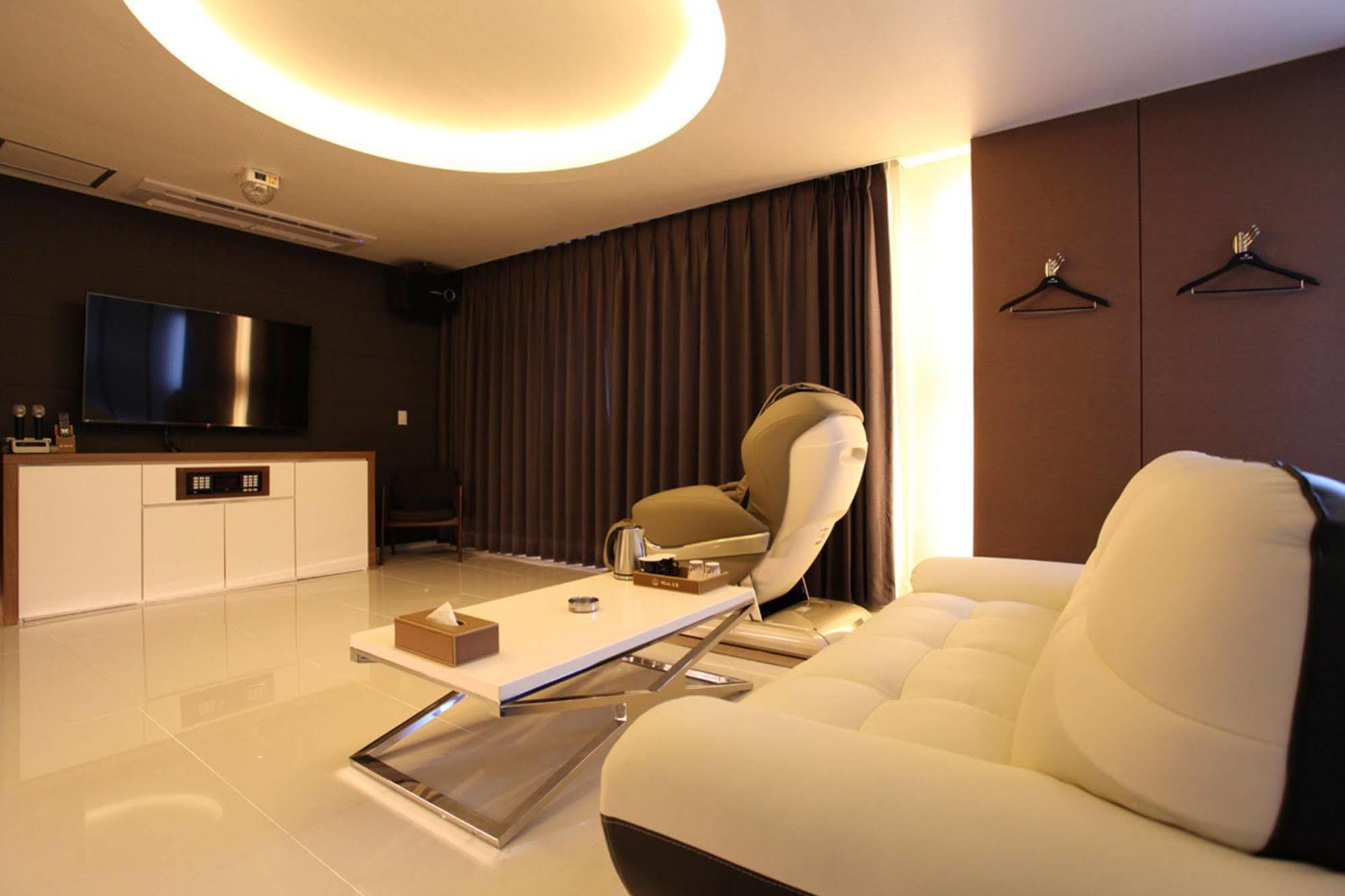 פוצ'און Drive In Hotel Tiamo מראה חיצוני תמונה