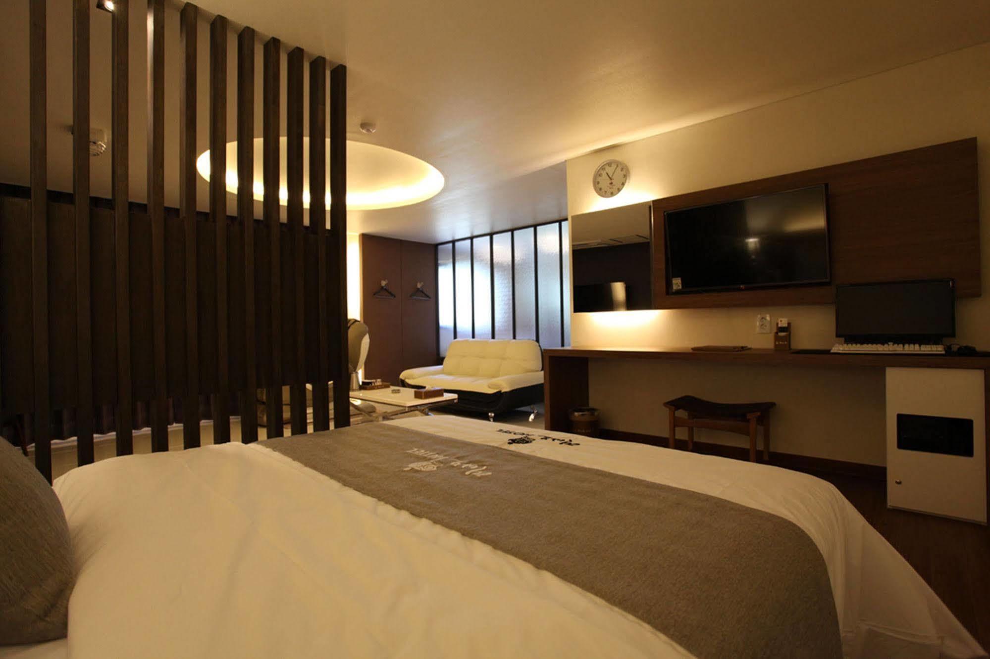 פוצ'און Drive In Hotel Tiamo מראה חיצוני תמונה