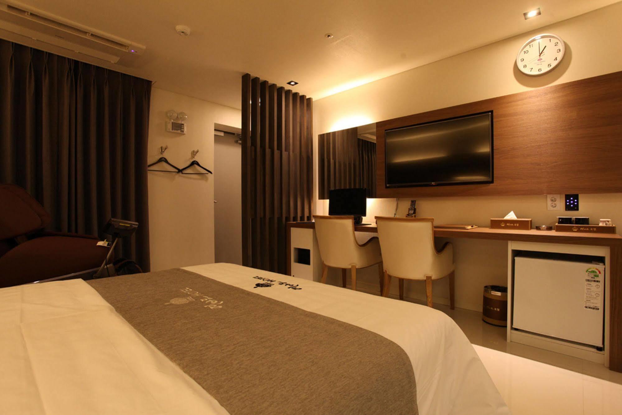 פוצ'און Drive In Hotel Tiamo מראה חיצוני תמונה
